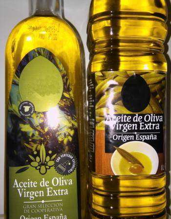 Imagen con dos botellas de aceite de oliva