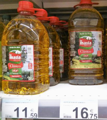Garrafas de aceite de oliva de la misma marca, pero diferentes tamaños