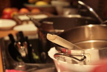 Imagen con cacharros de cocina