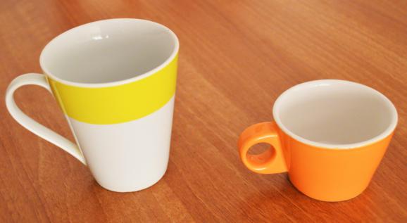 Imagen con dos tazas de diferentes tamaños