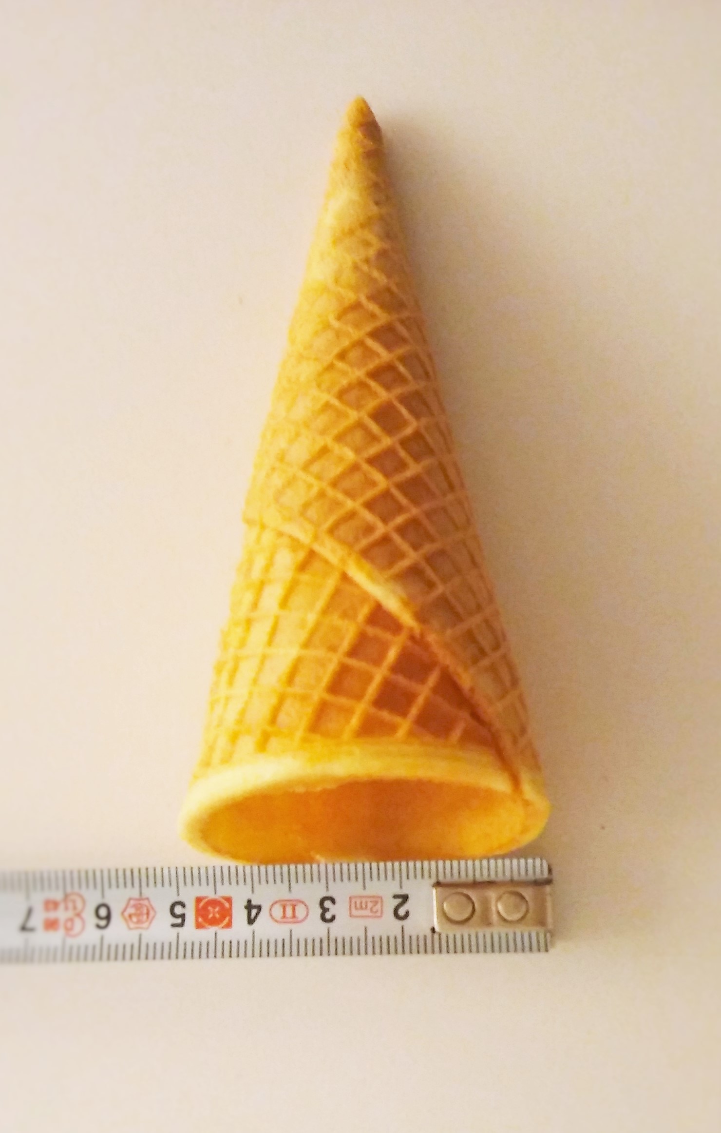 Imagen con la medición del diámetro de la base del cono