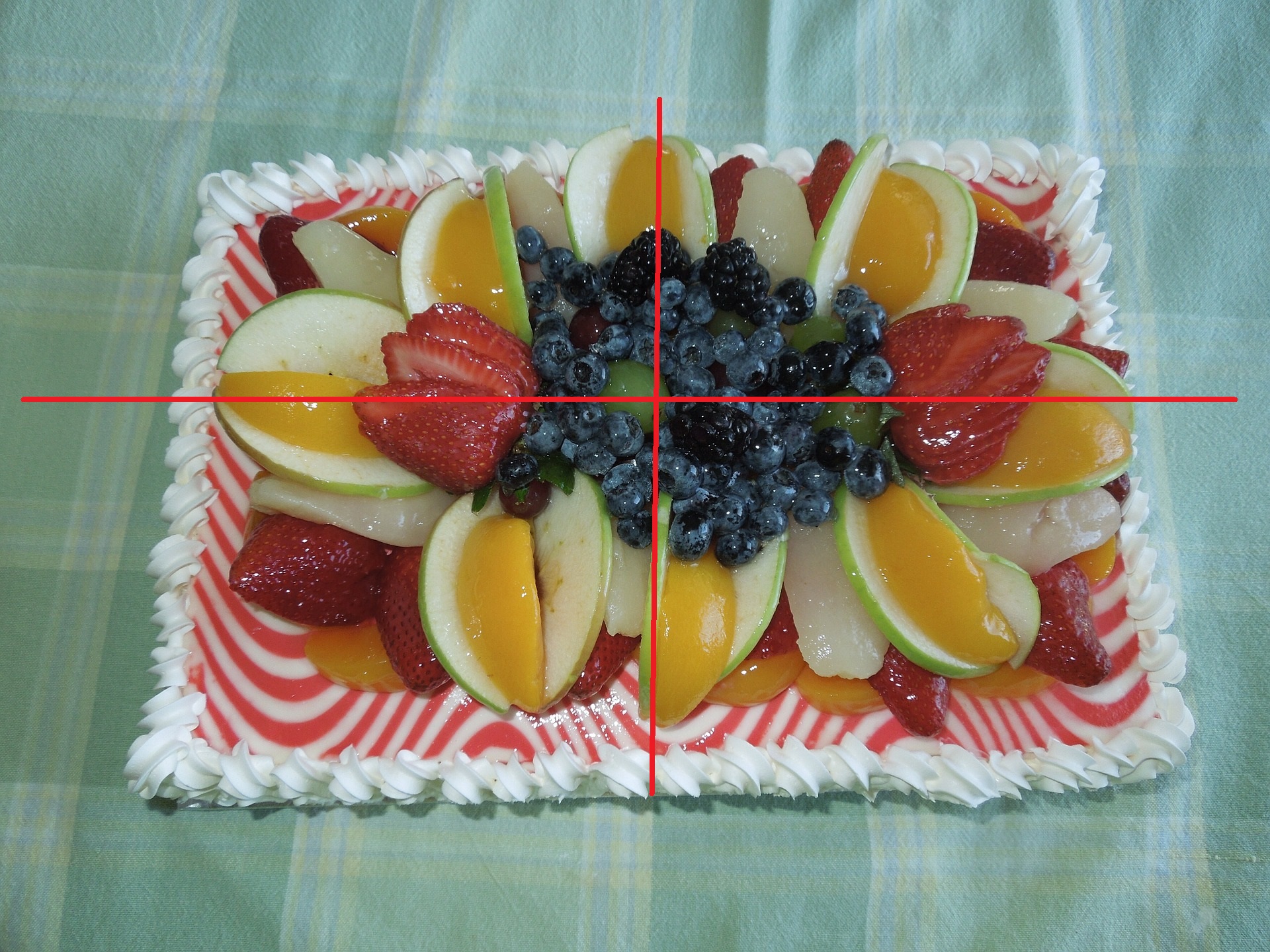 Imagen de una tarta con ejes de simetría