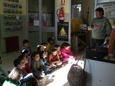 ARTESANS DO POBO:MARIÑEIROS
Aprendemos moito coas explicacións do pai de Sara.
Palabras chave: Artesans do pobo