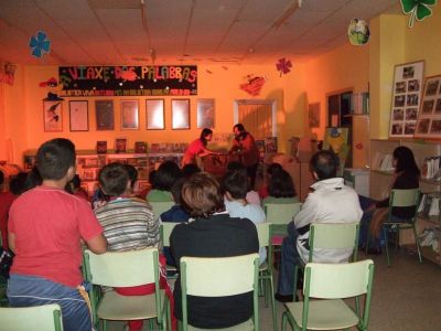"A viaxe das palabras"
Abrindo a maleta do avó
Palabras chave: Día Internacional das Bibliotecas Escolares