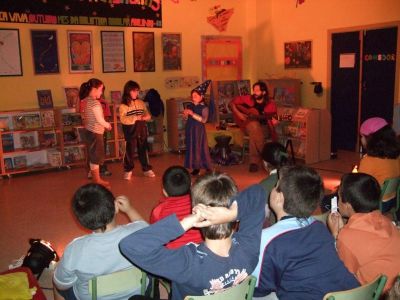 "A viaxe das palabras"
Cal será o conto que están representando?
Palabras chave: Día Internaciónal das Bibliotecas Escolares