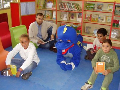 Dino con nós na biblioteca no curso 2006-07.

