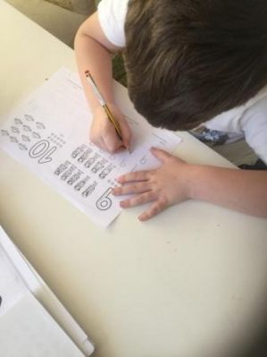 Alejandro (6º E.I.) traballando cos números
