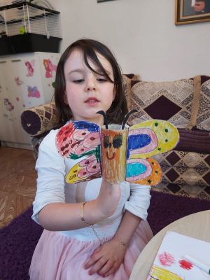 Volvoreta con materiais reciclados de Nahia.
