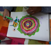 Con rotuladores de colores trazar círculos - CC-CY-SA Teresa Neira