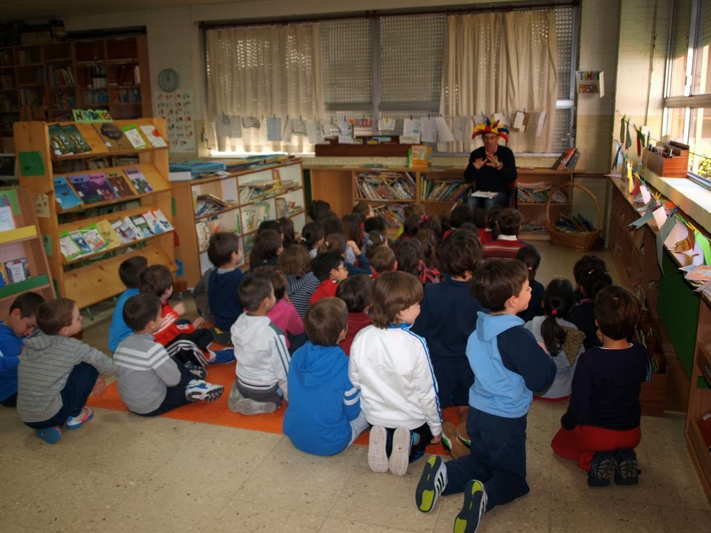 Contando un conto na biblioteca