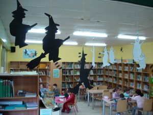 A biblioteca decorada
