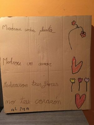 Alma
Medrou unha planta, medrou un amor, medraron tres flores no teu corazón.
