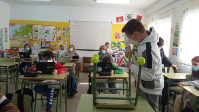 Recollendo-Manipulando-Colaborando
