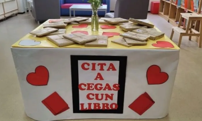 cita a cegas cun libro