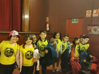 No teatro (2)
