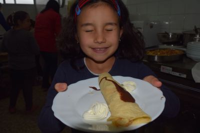 Ainara presenta a filloa rechea de castañas e chocolate fundido
