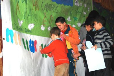 A PAZ É O CAMIÑO
Colocando as nosas pegadas para a paz no acto de celebración do 30 de xaneiro
