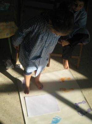 Estampando pés
