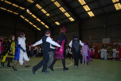 BAILANDO O CHARLESTÓN
