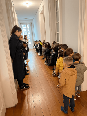 Visita al Café Moderno
Mércores 9 de novembro: visita ao Café Moderno por parte do alumnado de educación infantil.
Realizamos unha actividade de robótica e mostráronnos unha morea de cadros.
Palabras chave: Café Moderno excursión