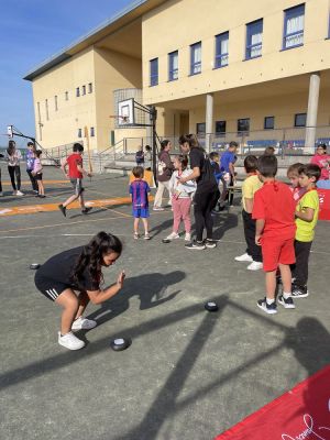 Visita de la Fundación Pho3nix de Javi Gómez Noya
El jueves 18 de mayo, el alumnado de primaria del CEIPP San Benito 
de Lérez disfrutó de una jornada inspiradora y enriquecedora en la que aprendieron sobre la importancia que tiene el ejercicio y la actividad física en la vida de cada estudiante.
El taller deportivo y educativo estuvo dirigido por la Fundación Phoenix. 
Palabras chave: Fundación Phoenix Javi Gómez Noya