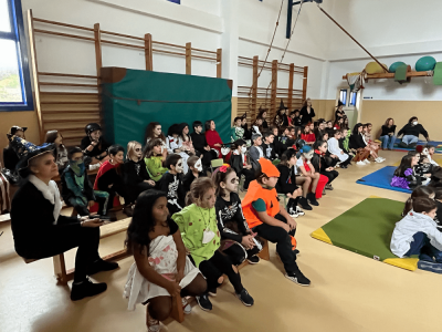 Venres 28 de outubro de 2022.
Este día celebramos o Samaín no centro a través de diferentes actividades: unha obra con títeres titulada "Cromina e os monstros", merendas terroríficas, bailes, exposición de calacús... que medo!
Palabras chave: Samhain 2022