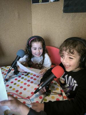 Día da Poesía en Radio Caracola
Co gallo do Día da Poesía, o alumnado de Educación Primaria recitou varios poemas en Radio Caracola.
Palabras chave: Poesía Radio