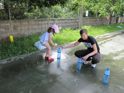 RELLENANDO AS BOTELLAS
