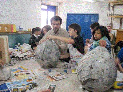 BAIXO AS INDICACIÓNS DO MONITOR
