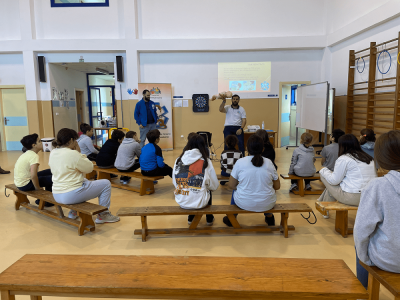 Venres 4 de novembro de 2022.
A Asociación Galega de Técnicos en Emerxencias Sanitarias fixo un taller de reanimación cardiopulmonar co alumnado de 6º curso de EP.
Palabras chave: Taller de reanimación