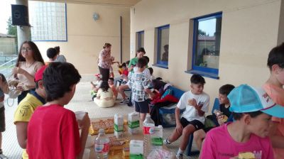 Visita do alumnado do CEP Marcos da Portela
Na convivencia do 10 de maio de 2023, foron os alumnos e alumnas de 5º curso do CEP Marcos da Portela os que se achegaron ao CEIP San Benito de Lérez. Desfrutamos dunha xornada xuntos, onde fixemos xogos para coñecernos e compartimos tempo de lecer e unha merendola. Unha experiencia inolvidable na que o pasamos pipa e se forxaron novas amizades. 
