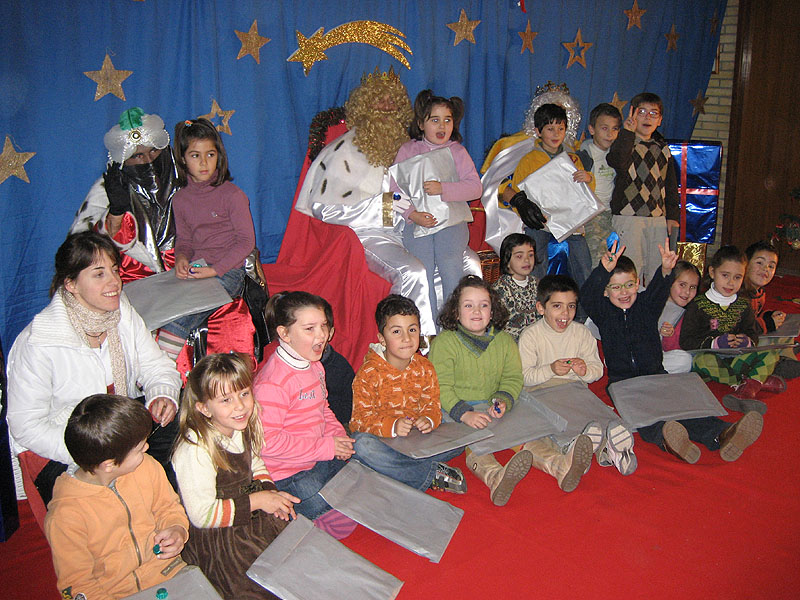 O alumnado de 1º A tamén foi recibido polos Reis Magos.
