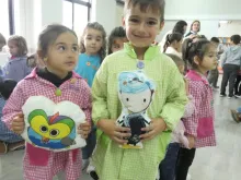 nenos coas mascotas