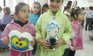 nenos coas mascotas
