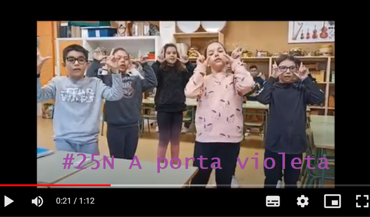 Porta violeta con lingua de signos