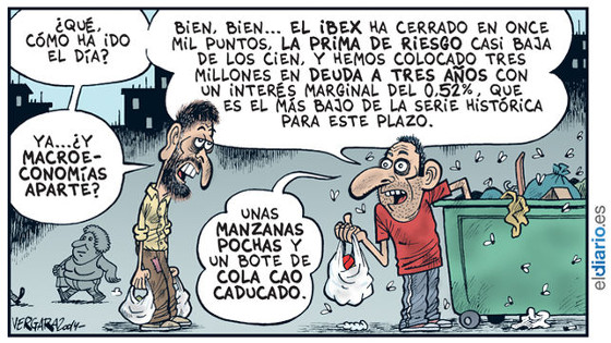 Humor gráfico. Dos hombres pobres: uno está rebuscando en un contenedor de basura y el otro le pregunta qué tal. El primero le contesta con datos de macroeconomía que dicen que todo va bien. El otro le dice que "macroeconomías aparte, ¿qué tal?". La respuesta es: "Unas manzanas pochas y un bote de Cola Cao caducado".