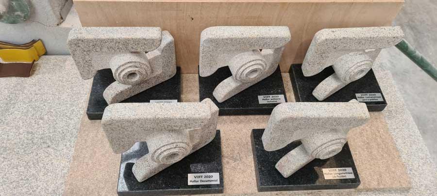 Escola de Cantería da Deputación elabora por terceiro ano consecutivo os galardóns do Festival de Cinema Inclusivo de Vigo