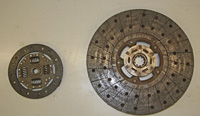 Discos de embrague de un camión y de un turismo.