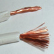 Cable de cobre con aislante de plástico y alma de hilos de cobre.