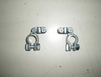 Bornes de conexión para batería con bornes cilíndricos.