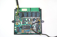 Circuitería interna de la unidad de control de un sistema de alarma.