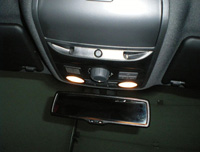 Sensor de ultrasonidos dispuesto sobre el plafón delantero.