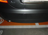 Sensores de aparcamiento intergrados en faldón trasero en vehívulo.