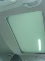 Techo solar en un vehículo, para recordar que este suele ser uno de los elementos que hay que hacer la reinicialización.