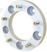 Ruedas sobresaliendo de la carrocería.