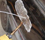 Aplicación en la carrocería mediante el aporte de calor de la aleación de estaño-plomo.