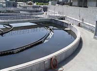 Fotografía de una depuradora de aguas residuales urbanas.