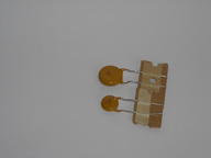 Imagen de dos resistencias PTC.