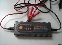 Cargador de batería electrónico.