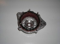 En la fotografía se ve una de las tapas laterales del alternador que lleva montado el estator.